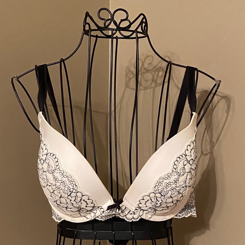 Victoria Secret Bra 34D